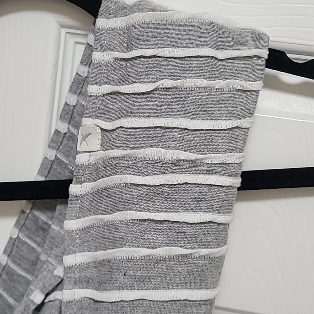 Eddie Bauer infinity scarf gray‎ white stripes